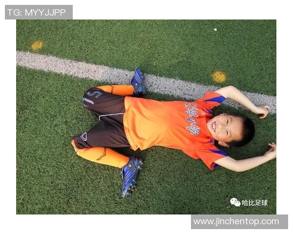 鄢启航足球：助力青少年成长的足球梦想与未来之路